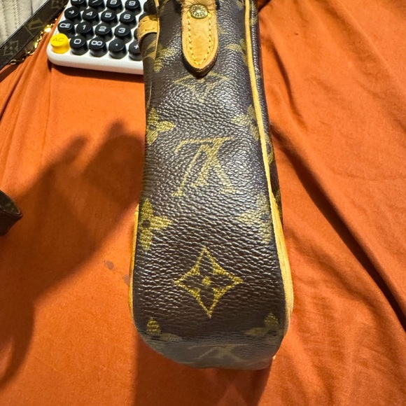 Louis Vuitton Monogram Crossbody Bag Danube - Picture 3 of 12